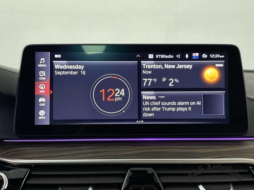 Used 2022 BMW M550i xDrive w/ Executive Package AWD/4WD image 18