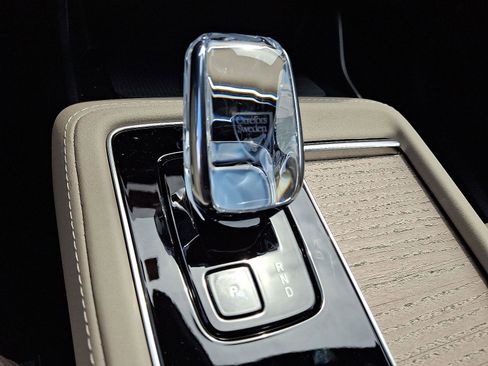 Used 2026 Volvo XC90 B6 Plus w/ Protection Package Premier image 11