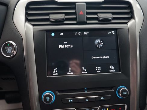 Used 2018 Ford Fusion SE w/ Fusion SE Technology Package FWD image 33
