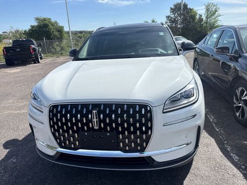 Used 2025 Lincoln Corsair Reserve w/ Equipment Group 202A AWD/4WD image 2