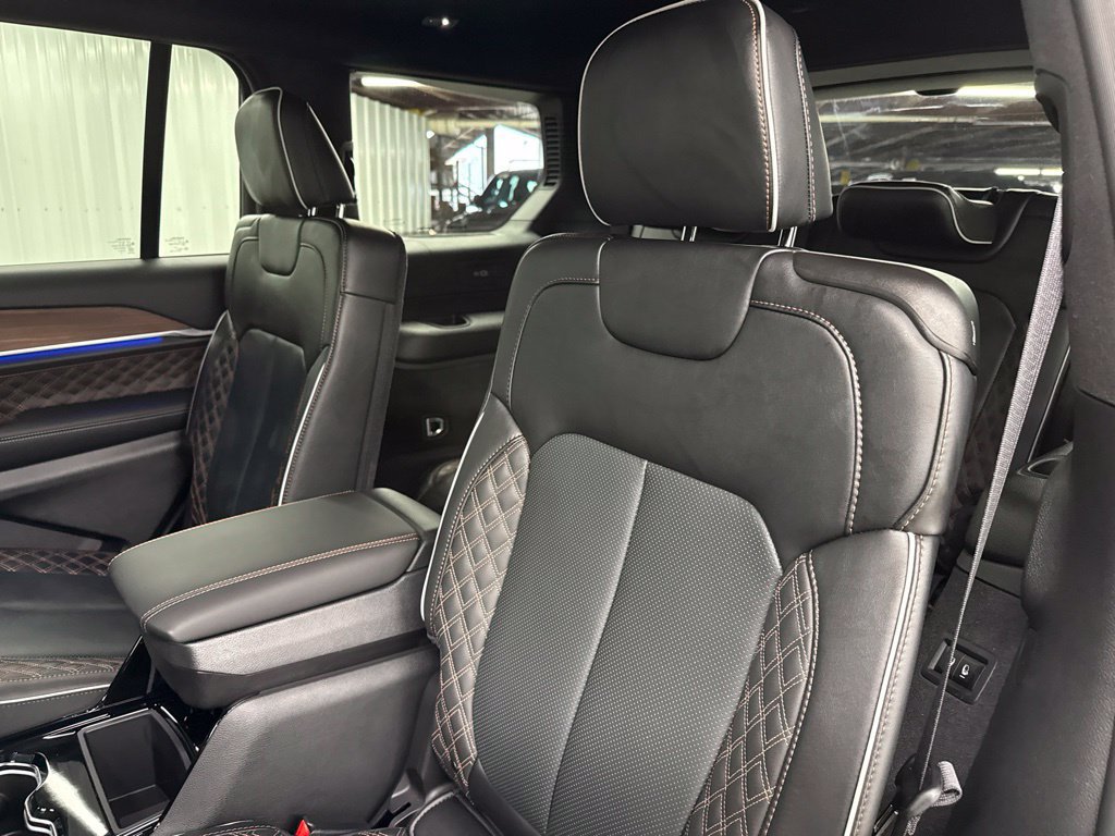 Used 2025 Jeep Grand Cherokee L Summit AWD/4WD image 11
