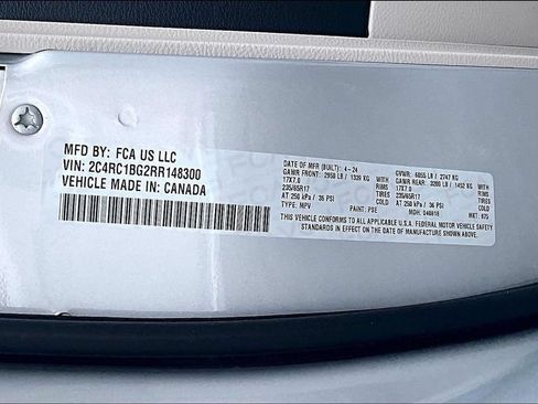 Used 2024 Chrysler Pacifica Touring-L FWD image 19