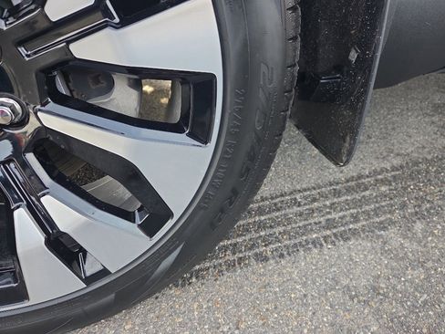 Used 2025 Ford Explorer Active image 8