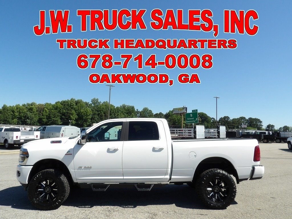Used 2026 RAM 2500 Laramie AWD/4WD image 2