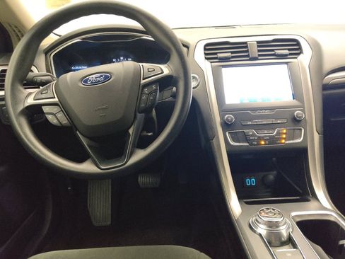 Used 2020 Ford Fusion SE FWD image 22