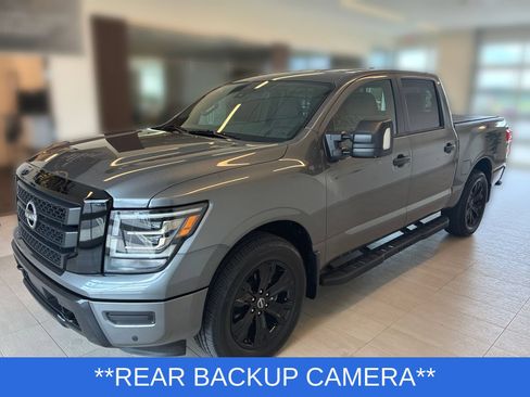 Used 2024 Nissan Titan SV w/ SV Convenience Package AWD/4WD image 5