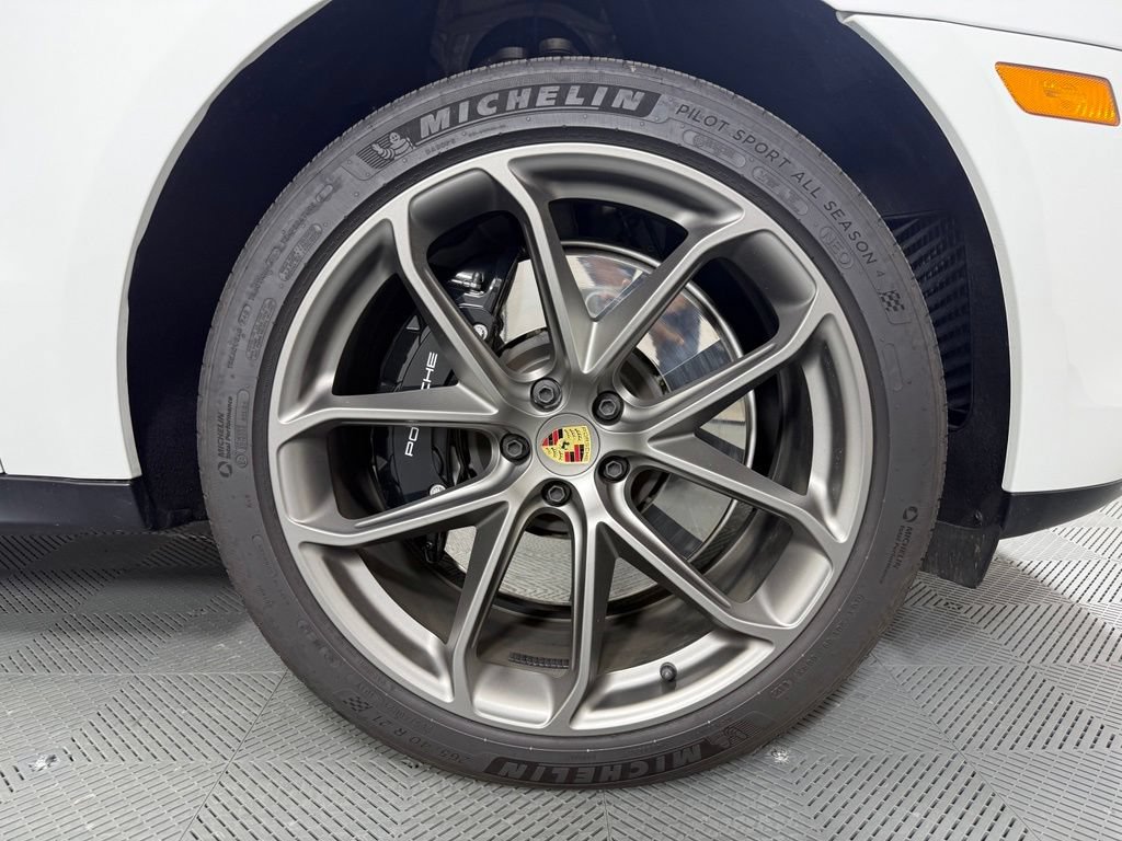 Certified 2025 Porsche Macan GTS AWD/4WD image 13