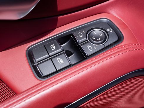 Used 2025 Porsche 718 Cayman RWD image 16