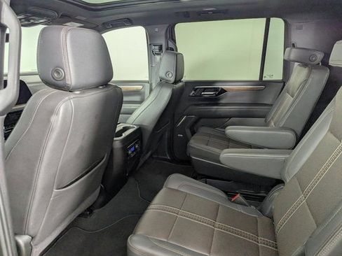 Used 2025 Chevrolet Suburban High Country w/ Sun And Tow Package AWD/4WD image 17