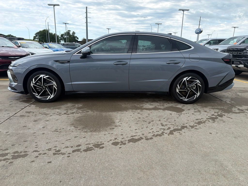 Used 2025 Hyundai Sonata SEL FWD image 17