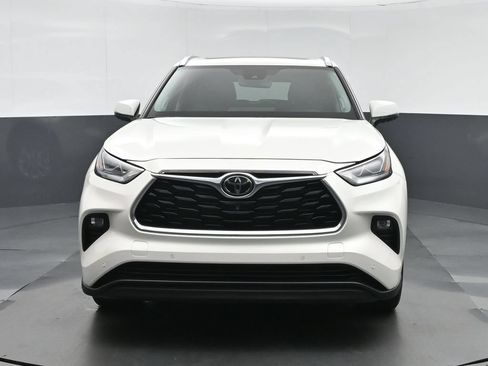 Used 2021 Toyota Highlander Limited AWD/4WD image 2