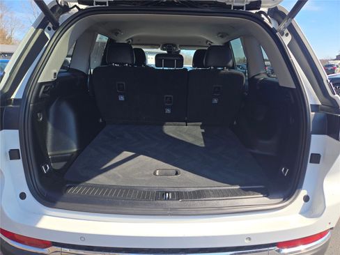 Used 2023 Jeep Grand Cherokee Limited image 13
