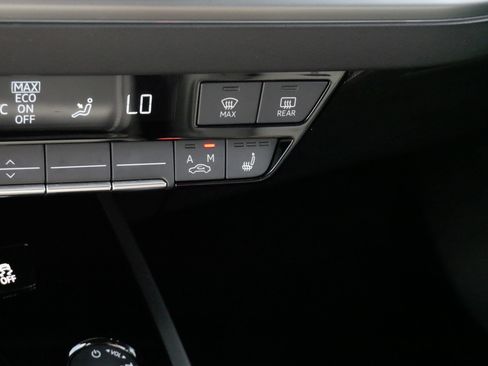 Used 2024 Audi Q4 e-tron Premium Plus w/ Premium Plus AWD/4WD image 30