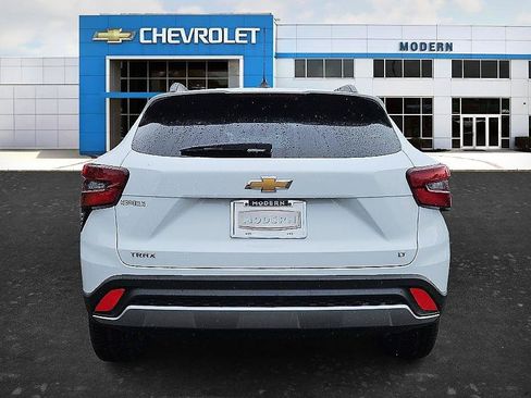 Used 2026 Chevrolet Trax LT FWD image 4