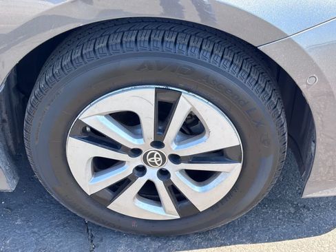 Used 2017 Toyota Prius Two w/ Prius Two Safety Plus Package FWD image 8