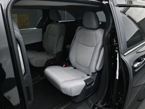 Certified 2025 Toyota Sienna LE w/ LE Plus Package image 29