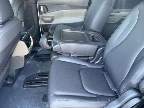 New 2026 Kia Carnival EX FWD image 21