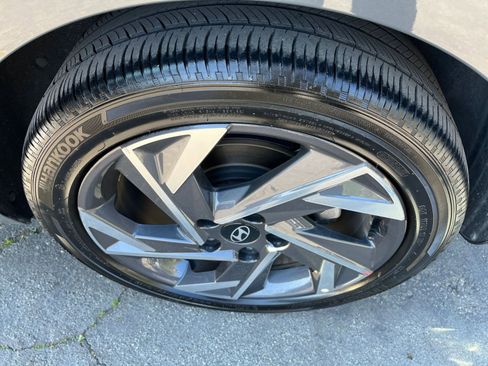 Used 2025 Hyundai Elantra SEL image 31