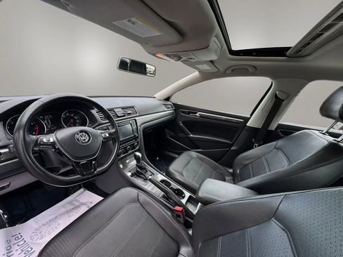 Used 2018 Volkswagen Passat 2.0T SE FWD image 12