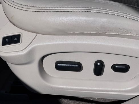 Used 2010 Ford Taurus Limited image 30