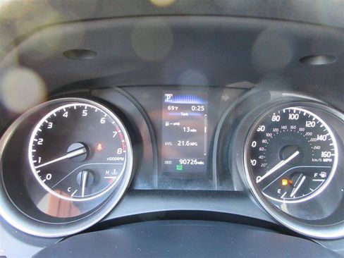 Used 2024 Toyota Camry SE FWD image 14