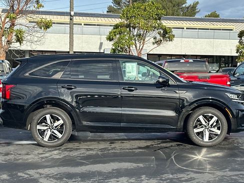 Certified 2022 Kia Sorento S w/ Panoramic Sunroof Package image 4