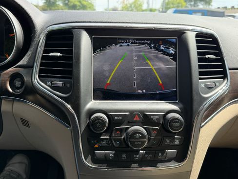 Used 2018 Jeep Grand Cherokee Limited AWD/4WD image 18
