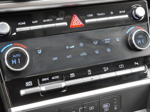 Certified 2025 Hyundai Santa Fe SEL image 24