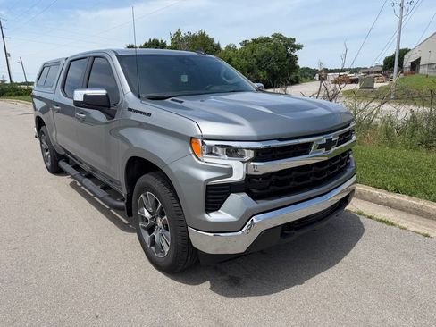 Used 2025 Chevrolet Silverado 1500 LT AWD/4WD image 2