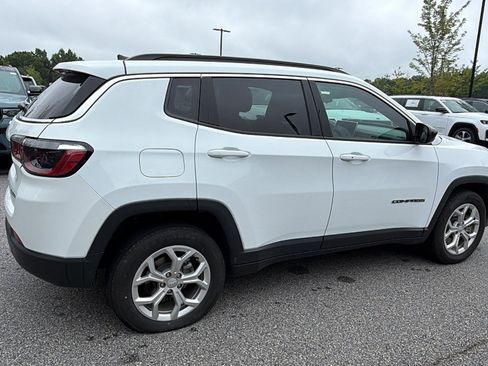 Used 2024 Jeep Compass Latitude AWD/4WD image 8