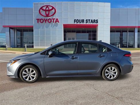 Used 2022 Toyota Corolla LE image 1