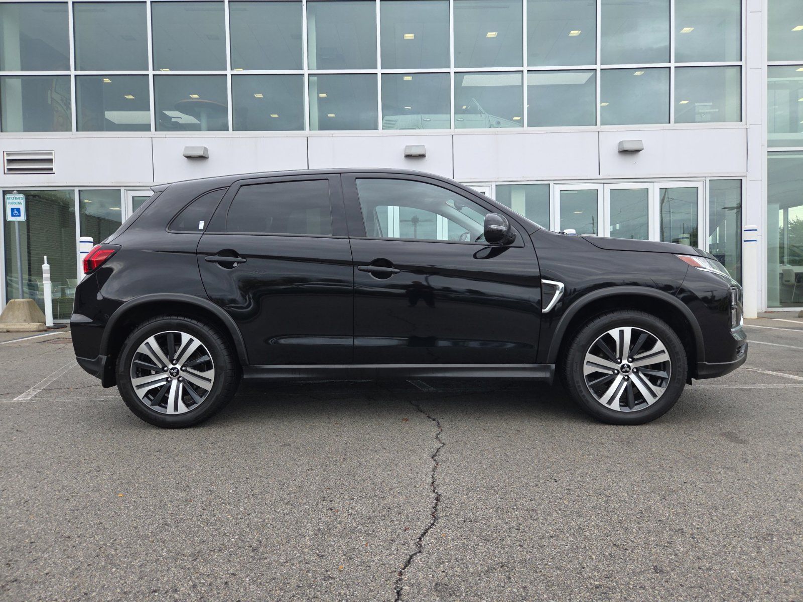 Used 2022 Mitsubishi Outlander Sport SE AWD/4WD image 2