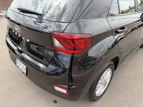 Used 2025 Hyundai Venue SE FWD image 29