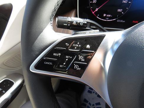 Used 2026 Mercedes-Benz GLC 300 4MATIC image 11