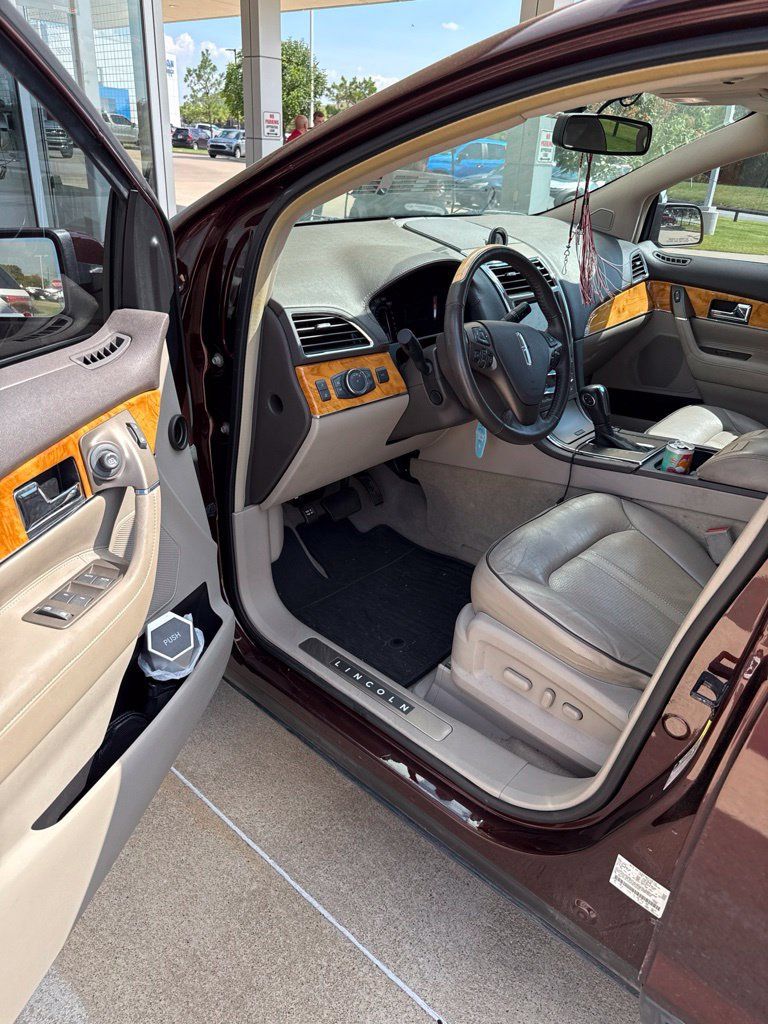 Used 2012 Lincoln MKX FWD image 6