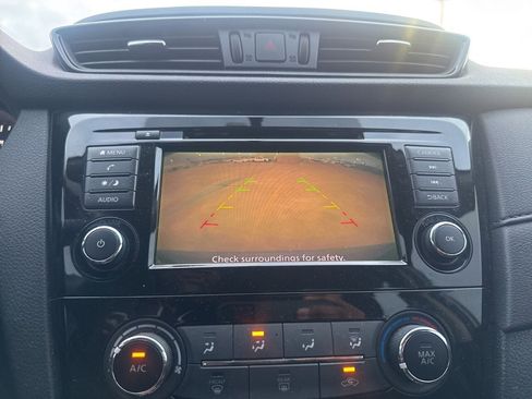 Used 2018 Nissan Rogue S image 41