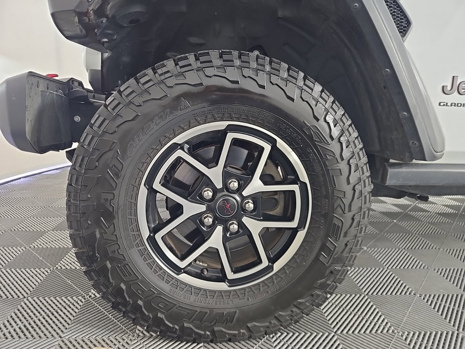Used 2024 Jeep Gladiator Rubicon w/ Convenience Group AWD/4WD image 7
