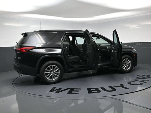 Used 2023 Chevrolet Traverse LT FWD image 23