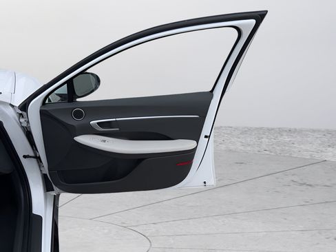 Used 2025 Hyundai Sonata SEL FWD image 34