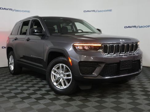 Used 2023 Jeep Grand Cherokee Laredo w/ Luxury Tech Group I image 2