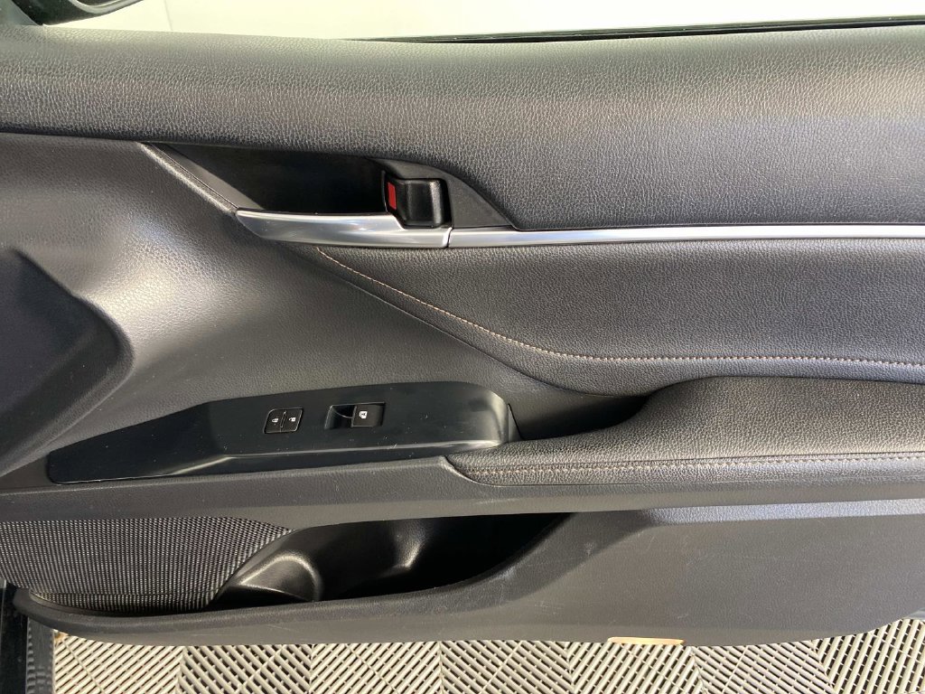 Used 2018 Toyota Camry XLE FWD image 24