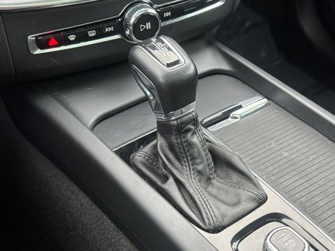 Used 2019 Volvo XC60 T5 Momentum w/ Protection Package Premier image 21