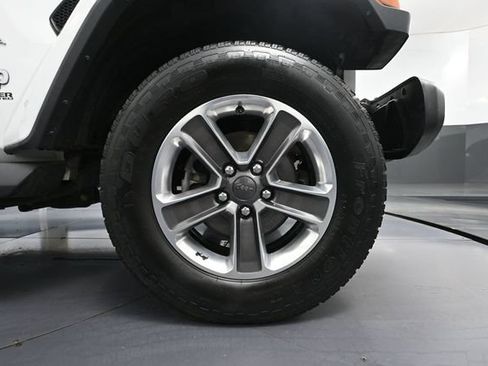 Used 2019 Jeep Wrangler Unlimited Sahara AWD/4WD image 16