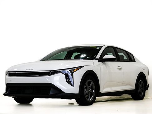Used 2025 Kia K4 FWD image 3