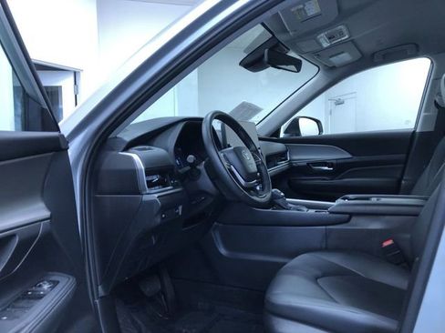 Used 2025 Toyota Grand Highlander AWD image 11