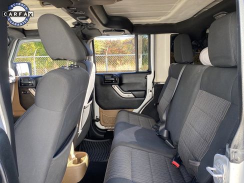 Used 2011 Jeep Wrangler Unlimited Sahara image 16
