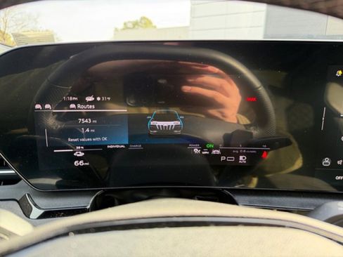 Used 2025 Audi SQ6 e-tron Prestige w/ 21" Black Optic Wheel Package image 24