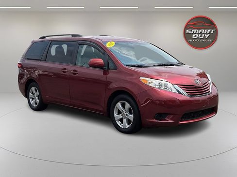 Used 2017 Toyota Sienna LE FWD image 4
