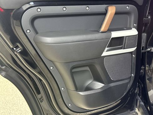 Used 2020 Land Rover Defender 110 HSE AWD/4WD image 11