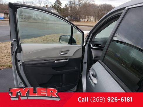 Used 2024 Toyota Sienna XLE image 21